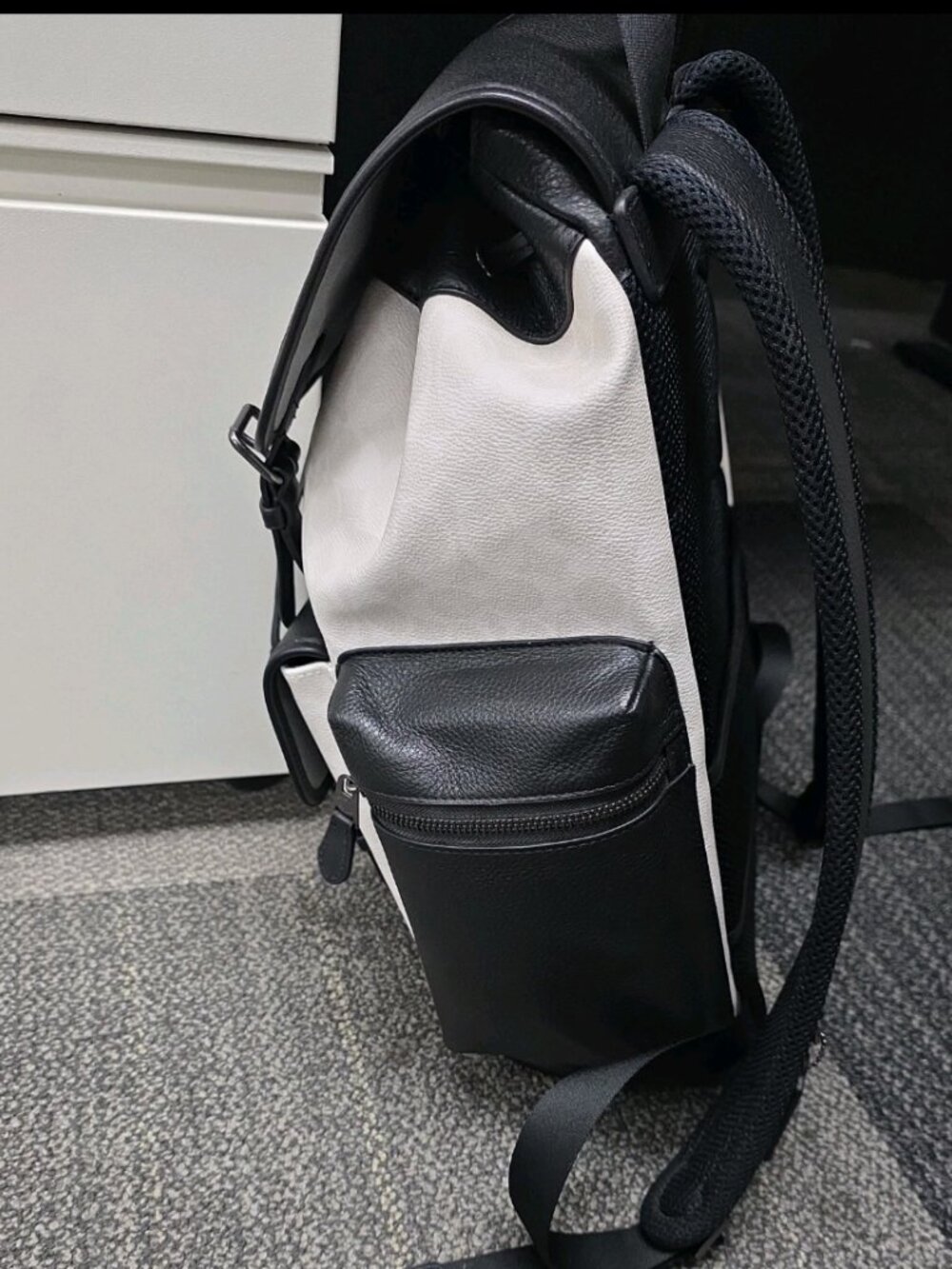 Coach Sprint Backpack Signature Leather Chalk/Black - Mint Condition - Picture 2 of 9